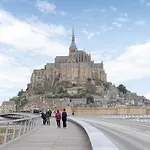 4 Bedroom Cozy In Montsenelle *