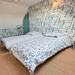 4 Bedroom Cozy In Montsenelle * Lithaire