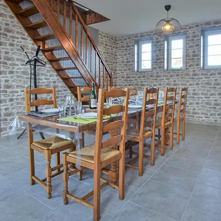 4 Bedroom Cozy In Montsenelle