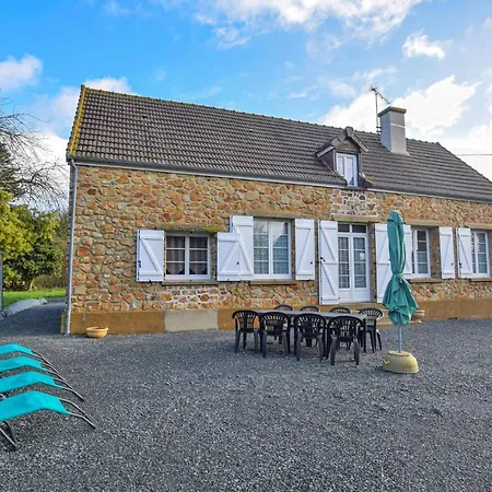 4 Bedroom Cozy In Montsenelle * Lithaire