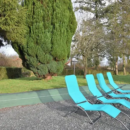 4 Bedroom Cozy In Montsenelle 別荘