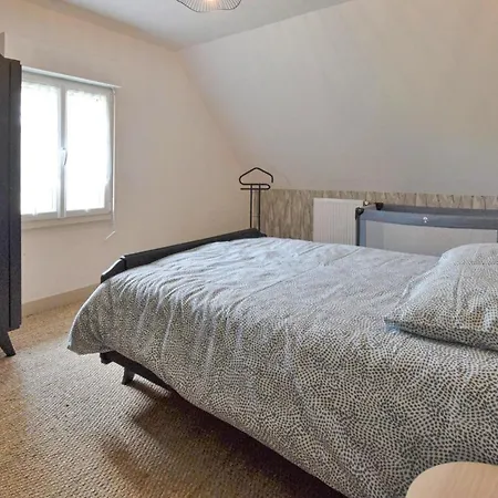 Holiday home 4 Bedroom Cozy In Montsenelle *