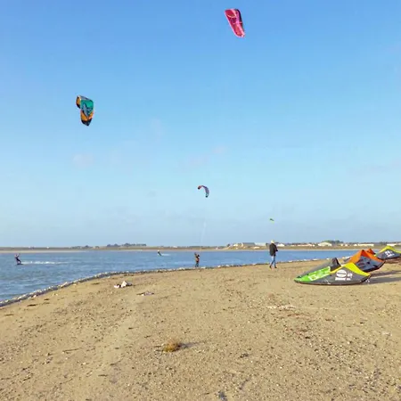 4 Bedroom Cozy In Montsenelle Feriehus *