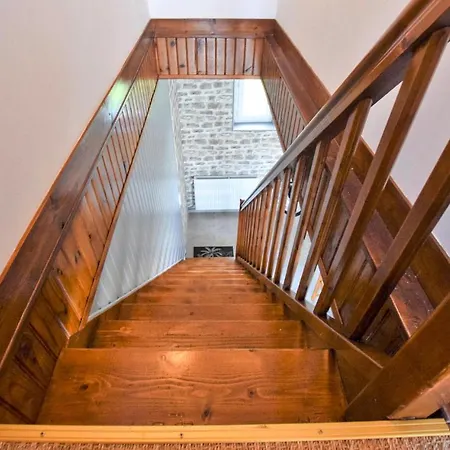 4 Bedroom Cozy In Montsenelle *