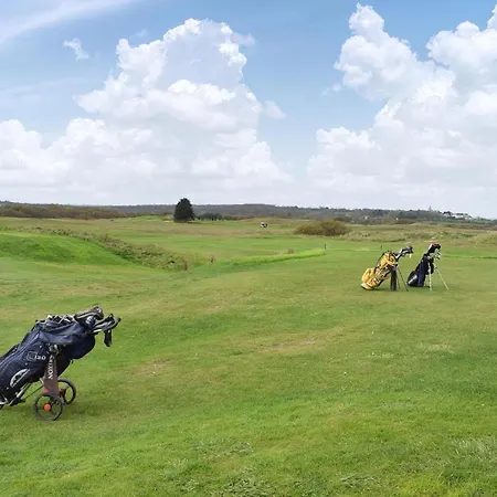 別荘 4 Bedroom Cozy In Montsenelle