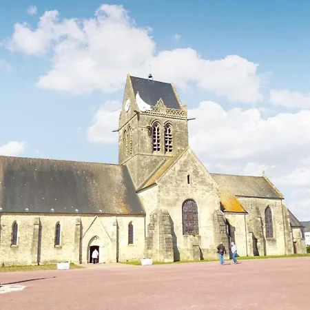 4 Bedroom Cozy In Montsenelle