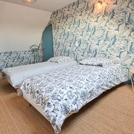 4 Bedroom Cozy In Montsenelle * Lithaire