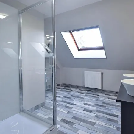 別荘 4 Bedroom Cozy In Montsenelle *