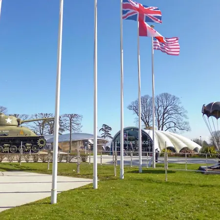 4 Bedroom Cozy In Montsenelle *