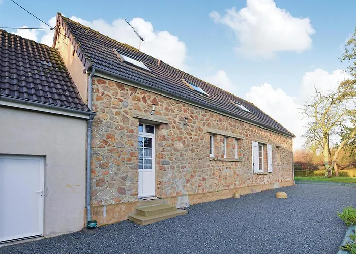 4 Bedroom Cozy In Montsenelle Prázdninový dům *