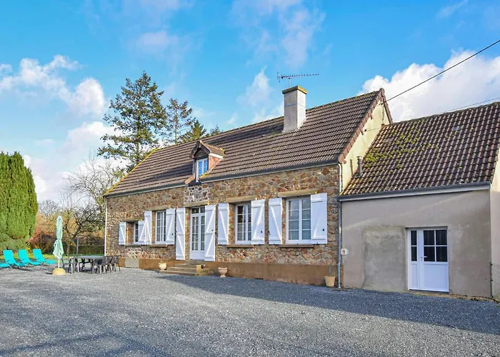 4 Bedroom Cozy In Montsenelle Prázdninový dům