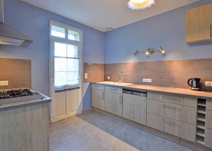 4 Bedroom Cozy In Montsenelle Prázdninový dům