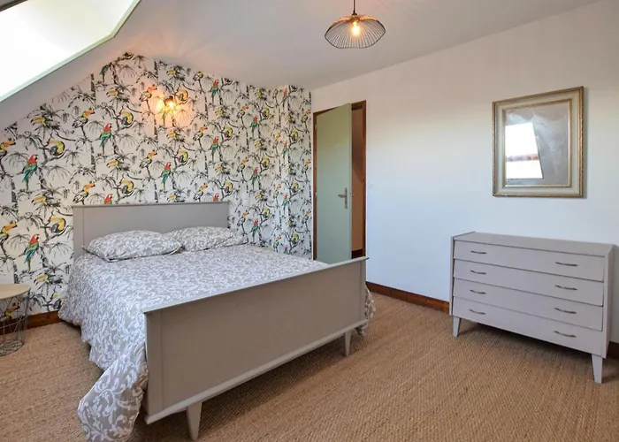 4 Bedroom Cozy In Montsenelle بيت للعطل Lithaire