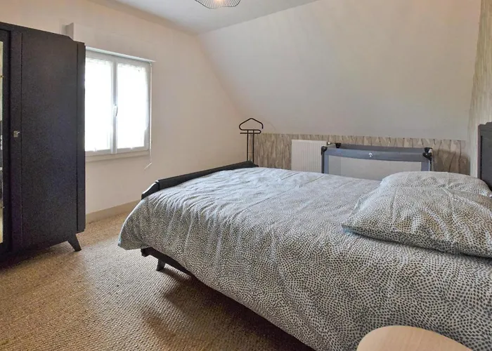 Prázdninový dům 4 Bedroom Cozy In Montsenelle *