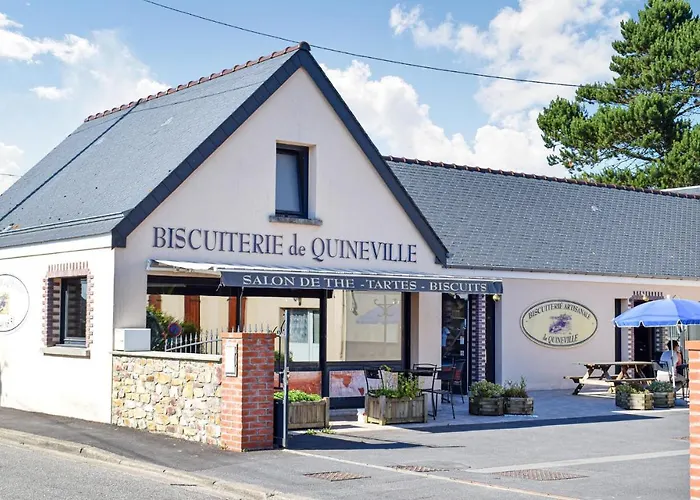 4 Bedroom Cozy In Montsenelle Hébergement de vacances *