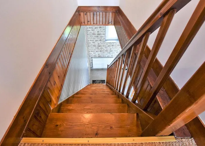 4 Bedroom Cozy In Montsenelle *