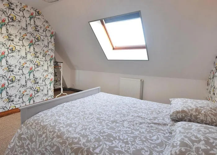 4 Bedroom Cozy In Montsenelle * Lithaire