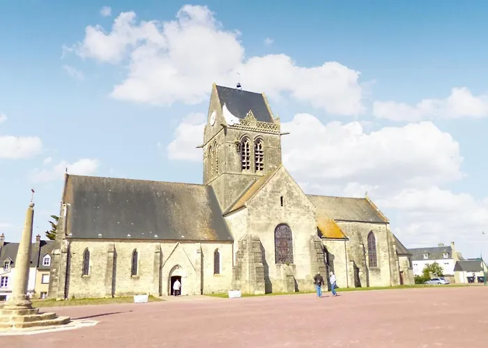 4 Bedroom Cozy In Montsenelle