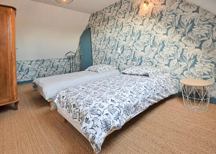 4 Bedroom Cozy In Montsenelle * Lithaire